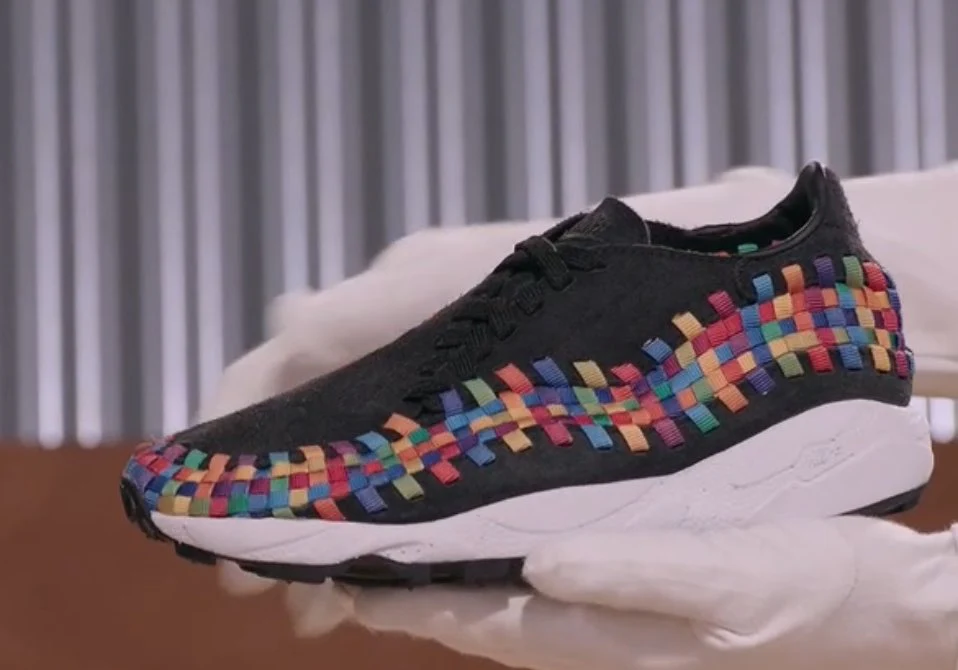 Nike Footscape Rainbow in hand