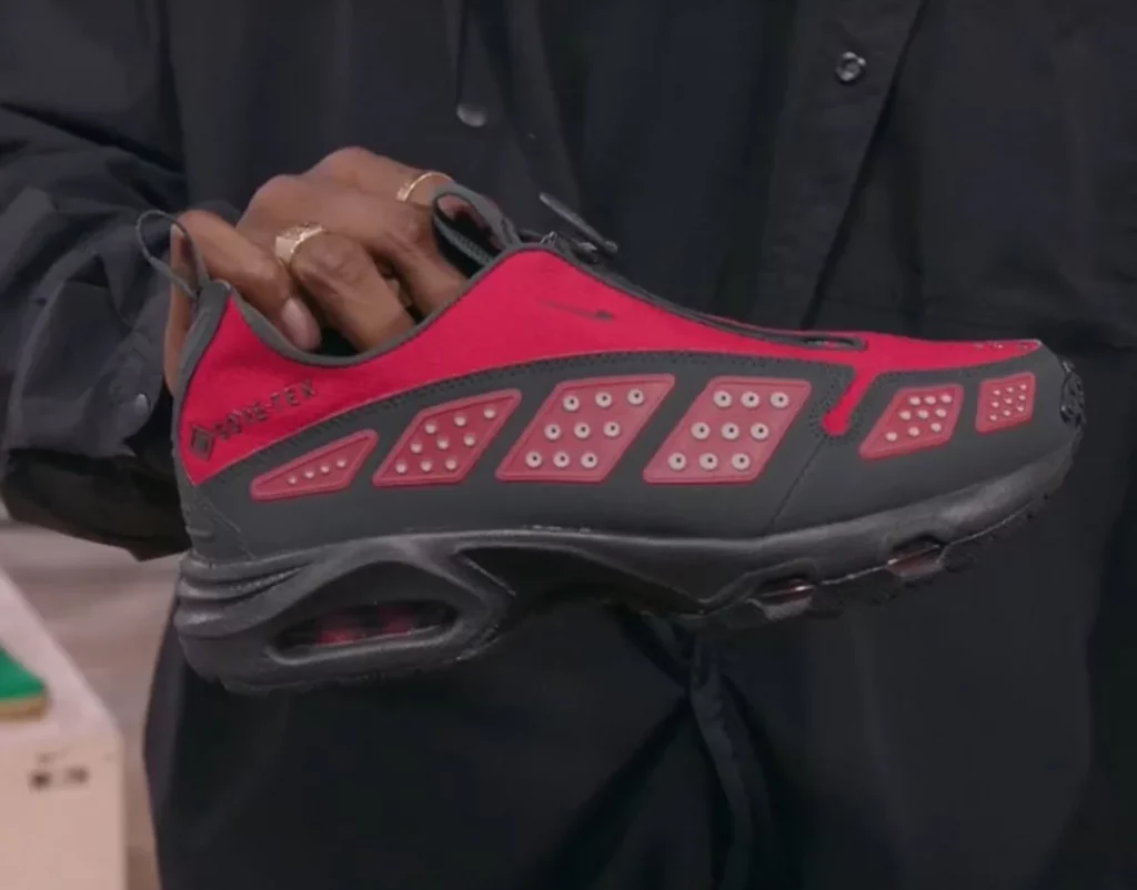 Nike Gore-tex SNDR Max red