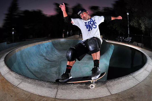 Vans Swimming pool skate bowl