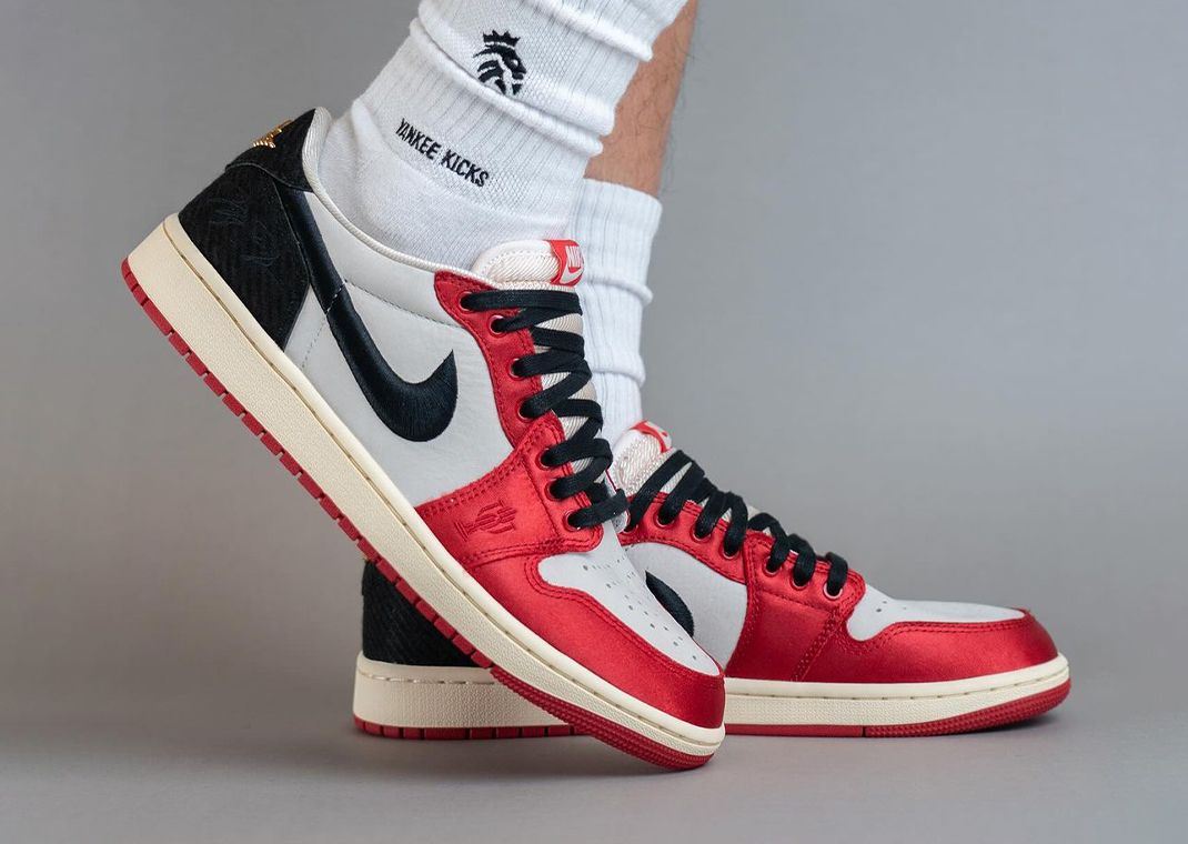 Jordan 1 Trophy Room Away