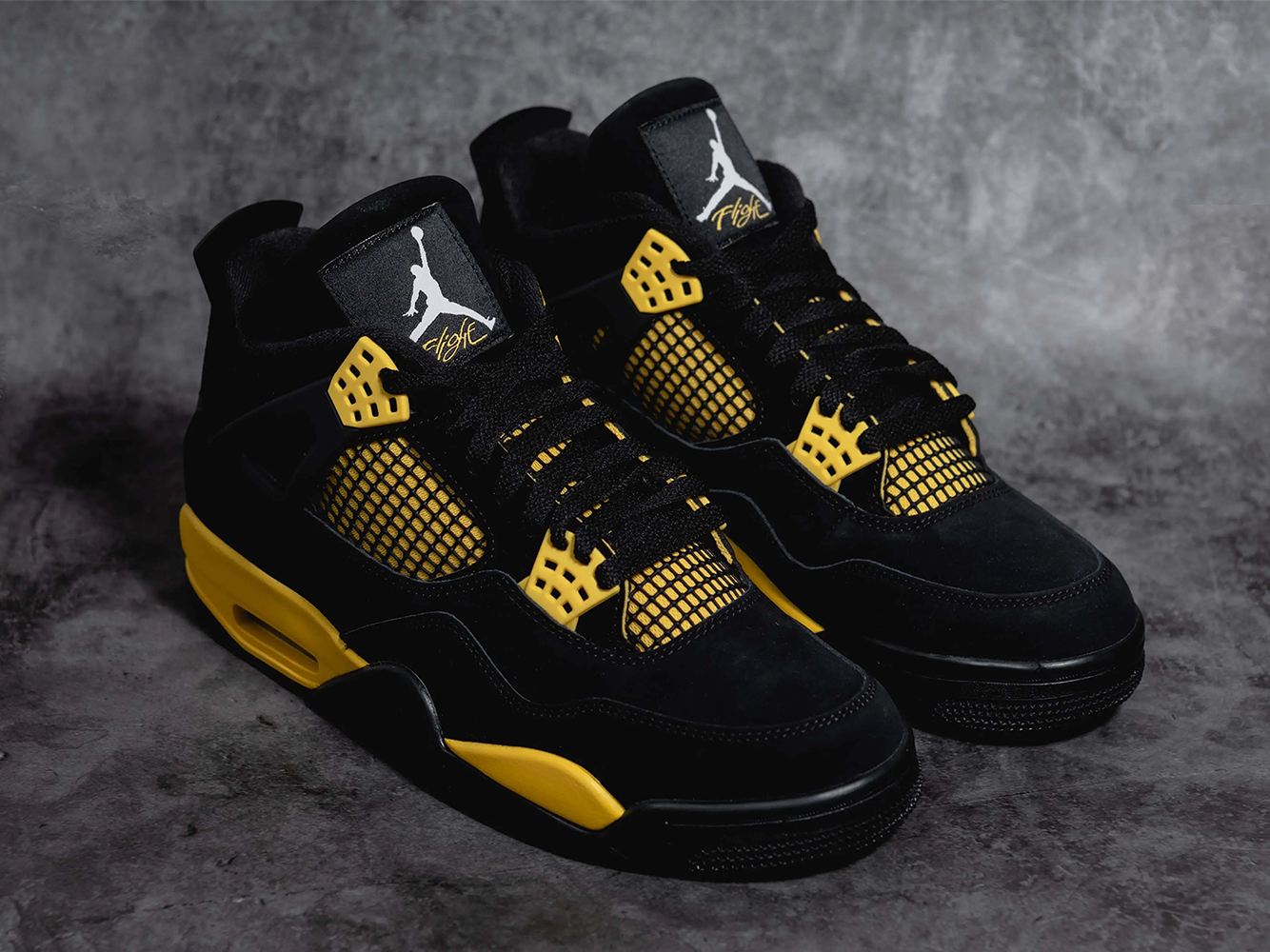 Jordan 4 Thunder