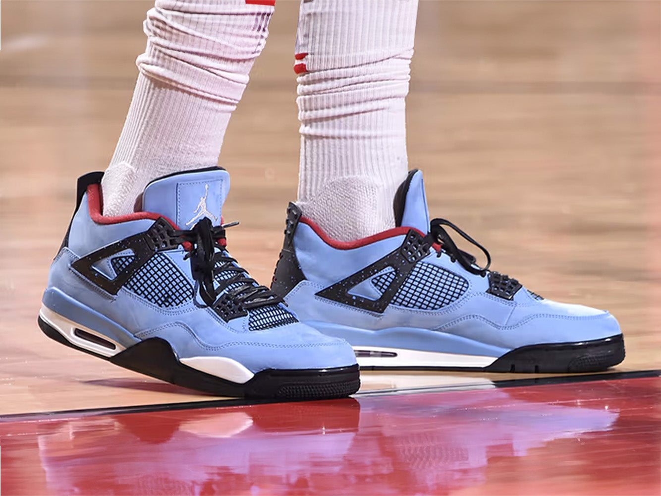 Jordan 4 Travis Scott