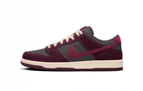 Nike SB Dunk Riot Skateshop