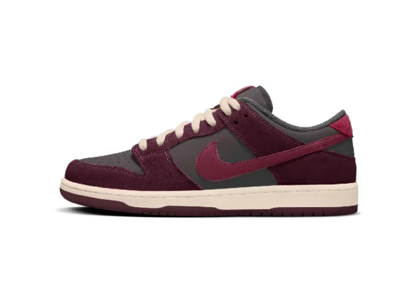 Nike SB Dunk Riot Skateshop